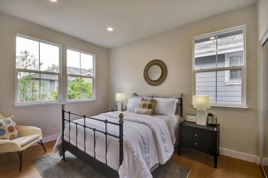 Wonderful bright, upgraded home with high ceilings. Immaculate - photo 29