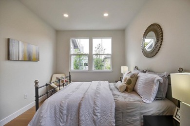 Wonderful bright, upgraded home with high ceilings. Immaculate - photo 30