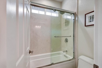 Wonderful bright, upgraded home with high ceilings. Immaculate - photo 32