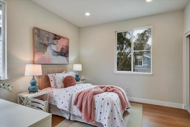 Wonderful bright, upgraded home with high ceilings. Immaculate - photo 33