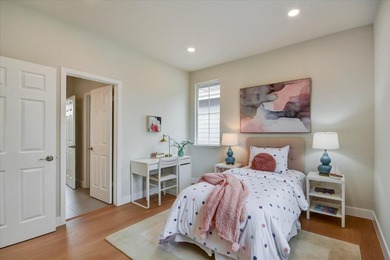 Wonderful bright, upgraded home with high ceilings. Immaculate - photo 34