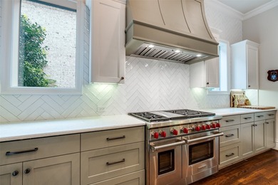 This exceptional home is ideally situated on an interior corner - photo 11