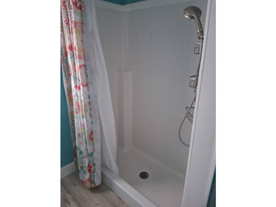 Welcome to beautiful Hudson, Florida. This charming 2-bedroom - photo 12