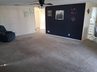 Welcome to beautiful Hudson, Florida. This charming 2-bedroom - photo 18
