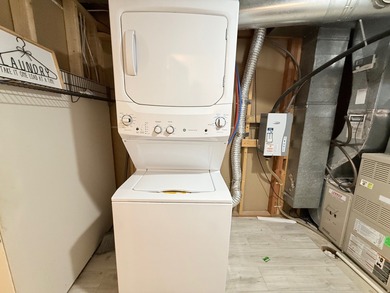 Motivated seller*Well kept Sandy Neighborhood*Cul-de-sac*Vaulted