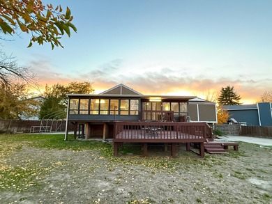 Motivated seller*Well kept Sandy Neighborhood*Cul-de-sac*Vaulted