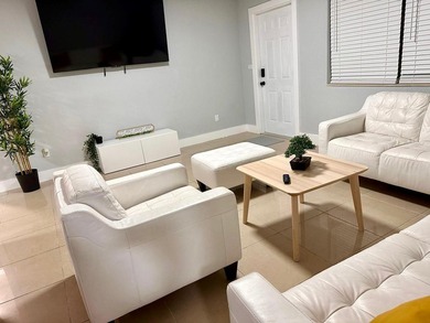 Spacious and fully equipped 4-bedroom, 4-bathroom one-story home - photo 14