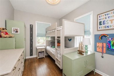 Beautiful fully gut-renovated 3-bedroom, 3-bathroom home in the - photo 15