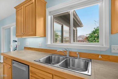 Coastal Living at Its Best in Bayshore! Discover the relaxed - photo 18
