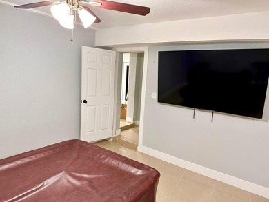 Spacious and fully equipped 4-bedroom, 4-bathroom one-story home - photo 18