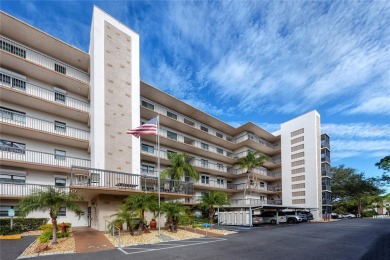 Lake Condo For Sale in St. Petersburg, Florida