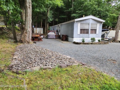 Lake Wallenpaupack Home For Sale in Greentown Pennsylvania