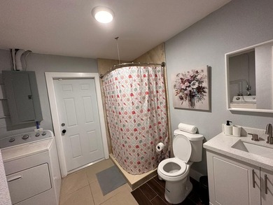 Spacious and fully equipped 4-bedroom, 4-bathroom one-story home - photo 27