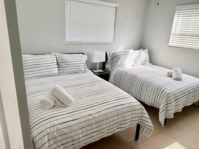 Spacious and fully equipped 4-bedroom, 4-bathroom one-story home - photo 28