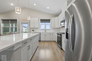 Waterfront 3-bedroom, 2-bathroom ranch on a pond-view lot in the - photo 10