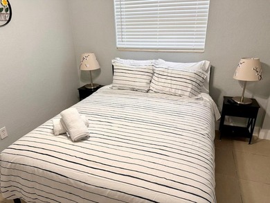 Spacious and fully equipped 4-bedroom, 4-bathroom one-story home - photo 30