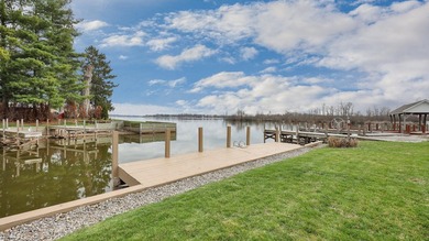Imagine a charming lake house nestled right on the water's edge - photo 32