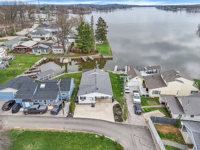 Imagine a charming lake house nestled right on the water's edge - photo 34
