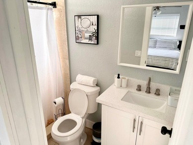 Spacious and fully equipped 4-bedroom, 4-bathroom one-story home - photo 35
