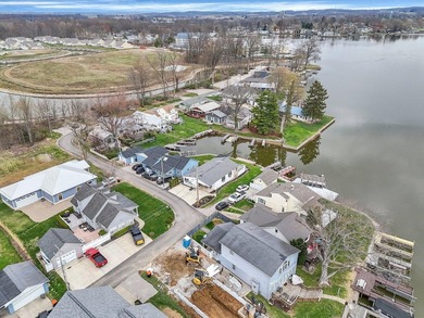 Imagine a charming lake house nestled right on the water's edge - photo 36