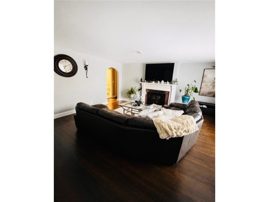 Welcome offers a comfortable layout with plenty of space to - photo 6