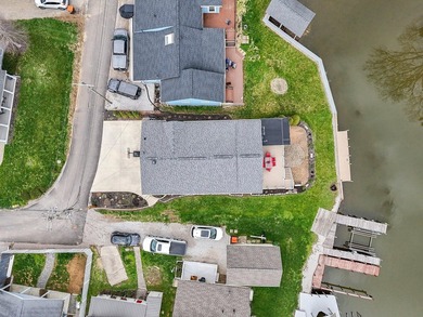Imagine a charming lake house nestled right on the water's edge - photo 38