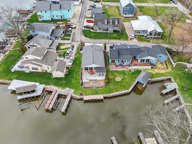Imagine a charming lake house nestled right on the water's edge - photo 39