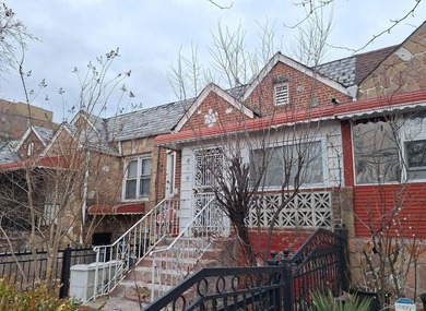 This Ranch Style Home Features 2 Bedrooms, Full Bath, Formal - photo 2