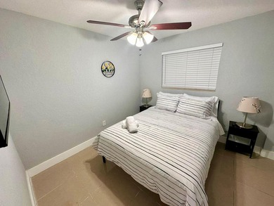 Spacious and fully equipped 4-bedroom, 4-bathroom one-story home - photo 42