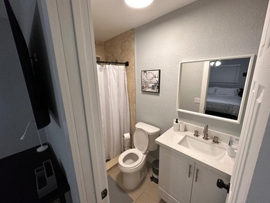 Spacious and fully equipped 4-bedroom, 4-bathroom one-story home - photo 48