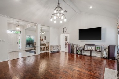 ROOM FOR EVERYONE! Large home in The Country Club of Arkansas - photo 3