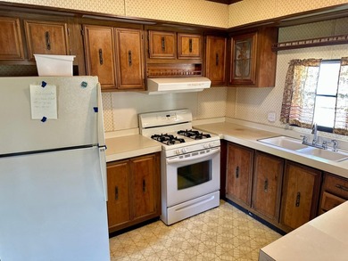 Welcome to this move in ready condo in the desirable Clear Lake - photo 4