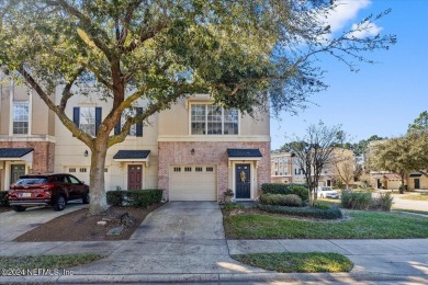 Lake Townhome/Townhouse Off Market in Jacksonville, Florida