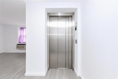 Newly built 3-family house with 1 store. Building size: 20.4 * - photo 16