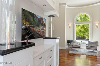 Tucked away on a private, tree-lined lane in Holladay, this - photo 34