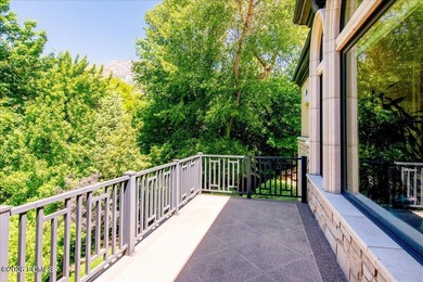 Tucked away on a private, tree-lined lane in Holladay, this - photo 46