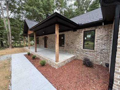 New construction home nestled on a private, wooded lot offering - photo 4