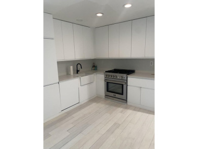 Prestigious Boulevard East top floor unit with breathtaking NYC