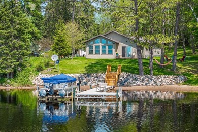 Absolutely immaculate lakeside gem perfectly situated on - photo 1