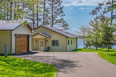 Absolutely immaculate lakeside gem perfectly situated on - photo 5