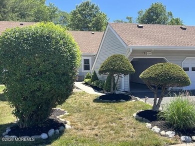 This stunning twin/semi-detached ranch-style home offers a - photo 4