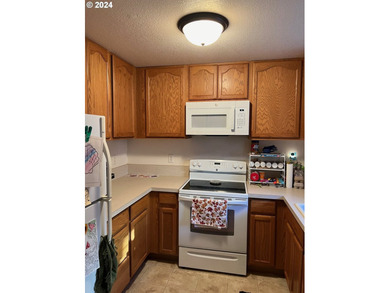 Conveniently located townhouse. You are minutes from the beach - photo 7