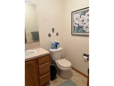 Conveniently located townhouse. You are minutes from the beach - photo 8