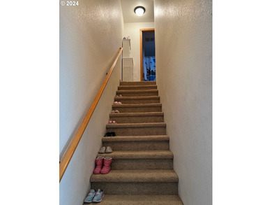 Conveniently located townhouse. You are minutes from the beach - photo 9