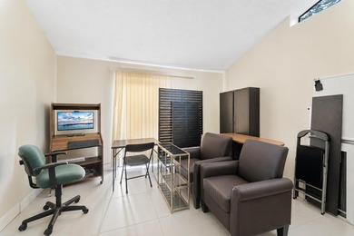 Spacious 3-bedroom, 2-bath villa featuring soaring vaulted - photo 12