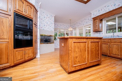 Welcome to this beautifully maintained four-sided brick ranch - photo 18