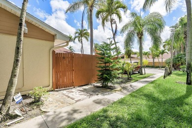 Spacious 3-bedroom, 2-bath villa featuring soaring vaulted - photo 20