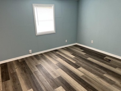 Quiet Living at it's Best! Beautifully remodeled 2Bed/ 1Bath - photo 3