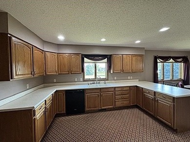 Unbelievable amount of space in this quality built 5 bed, 3 bath - photo 4