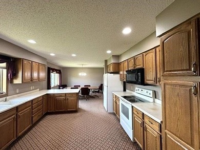 Unbelievable amount of space in this quality built 5 bed, 3 bath - photo 5